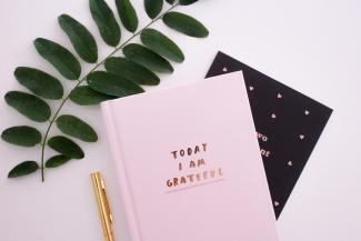 Today I am Grateful book by Gabrielle Henderson courtesy of Unsplash.